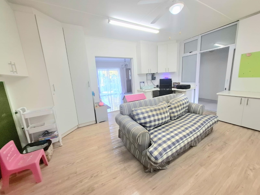 5 Bedroom Property for Sale in Beacon Bay Eastern Cape